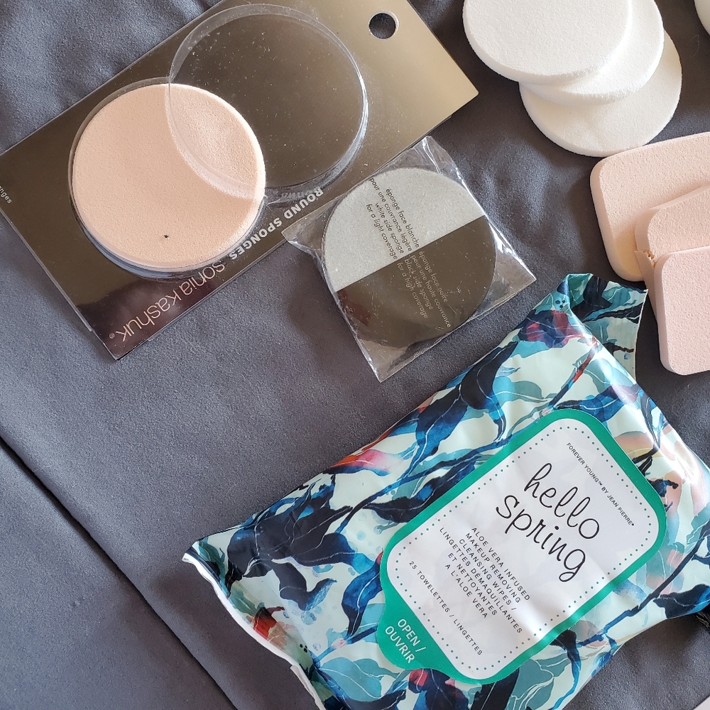 NEW Makeup bundle! 🧽👀🖌️ - Picture 2 of 4